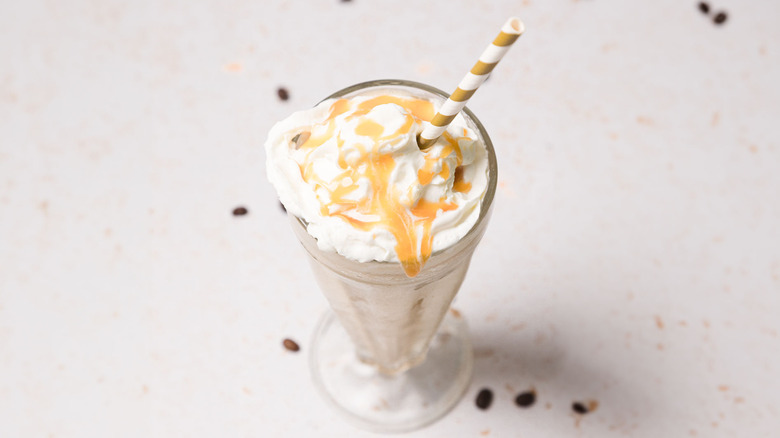 Caramel frappe with straw and caramel drizzles