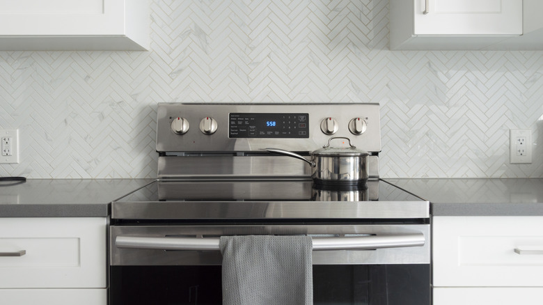 Stainless steel range with electric stovetop