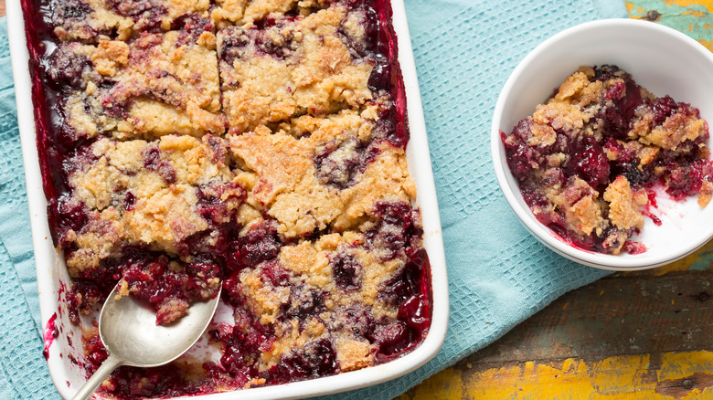 berry dump cake