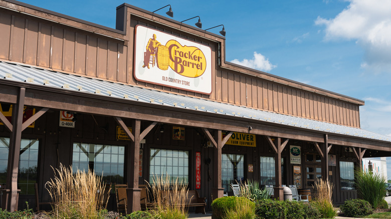 A Cracker Barrel restaurant in the daytime