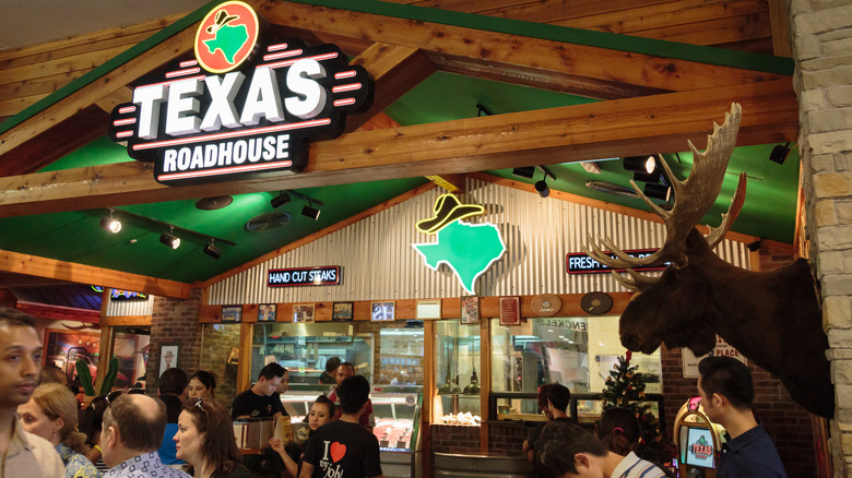 Texas Roadhouse interior