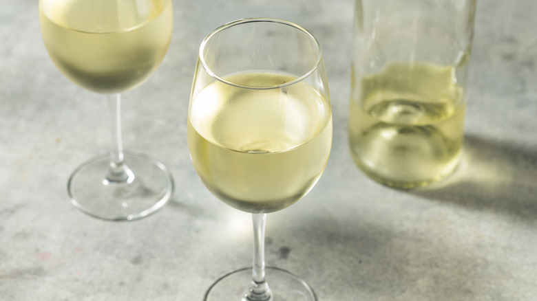 sauvignon blanc in a wine glass