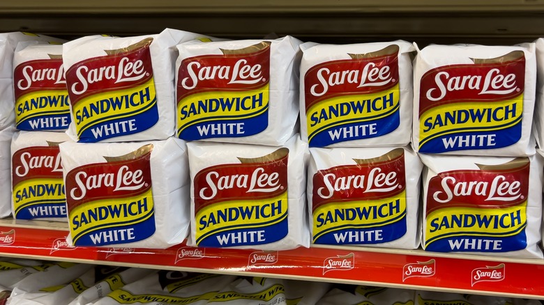 Shelf full of Sara Lee white sandwich bread