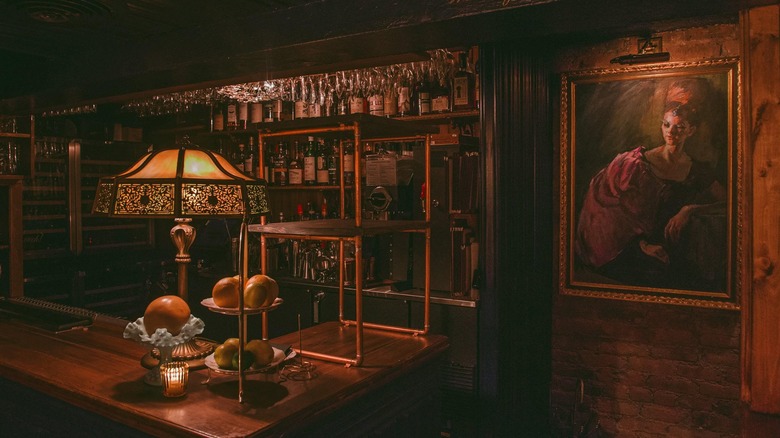 The bar at 4 Charles Prime Rib