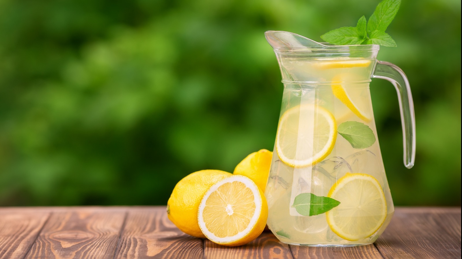 Why A Stand Mixer Might Come In Handy For The Freshest Lemonade