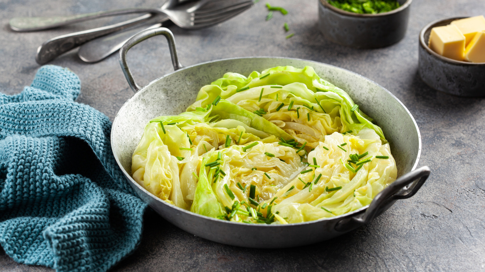 Why Apple Cider Vinegar Is The Key To Better Braised Cabbage - Tasting Table
