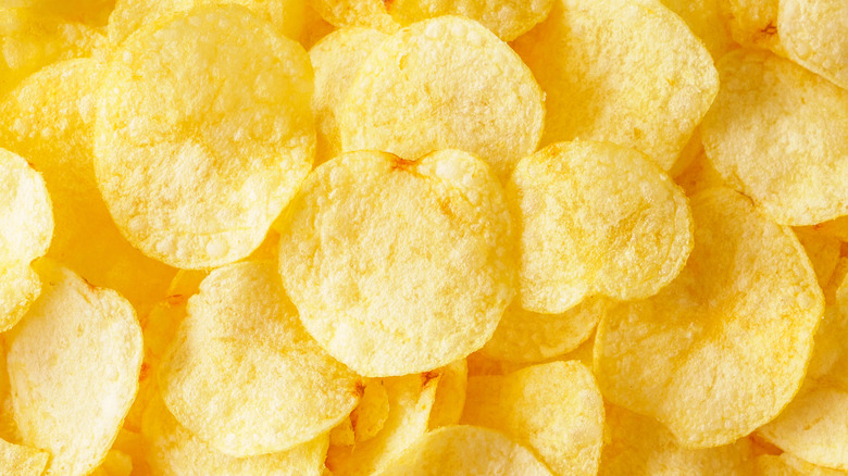Crisp potato chips
