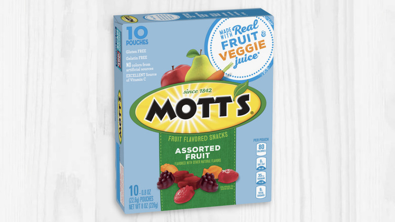 package of Mott's Medleys snack