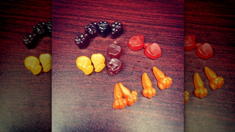 Mott's Medleys gummies on table