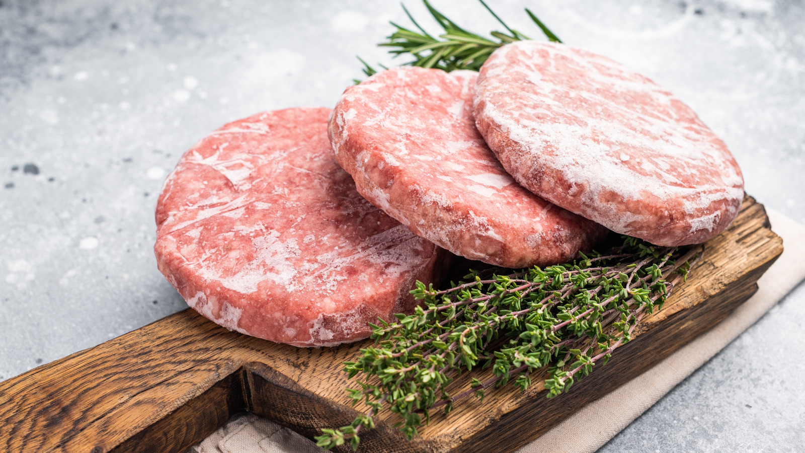 You Might Want To Skip Buying Frozen Burger Patties For These 2 Reasons - Tasting Table