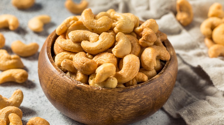 A bowl of roasted cashews