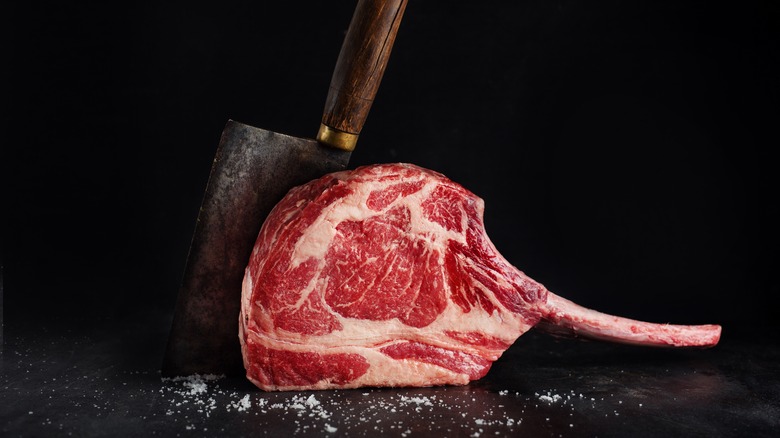 tomahawk steak and butcher knife