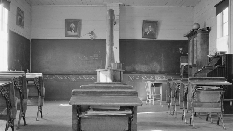 1900 classroom stove