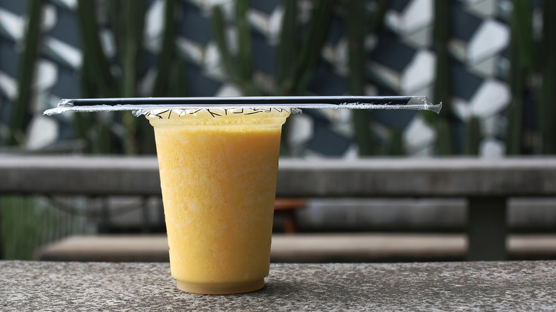 mango smoothie