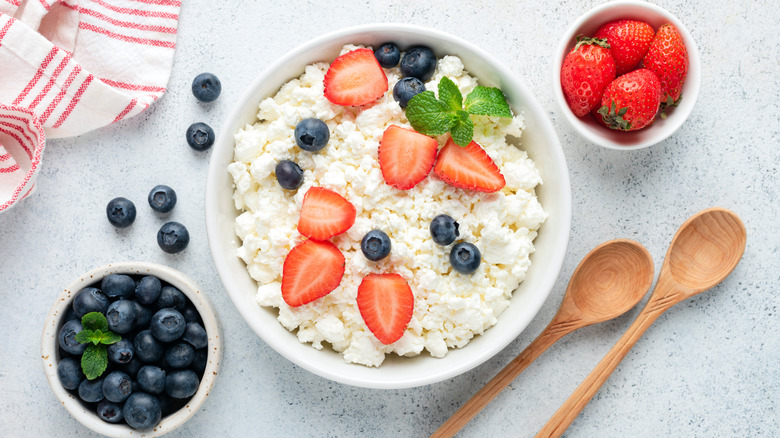 Cottage cheese and fruit