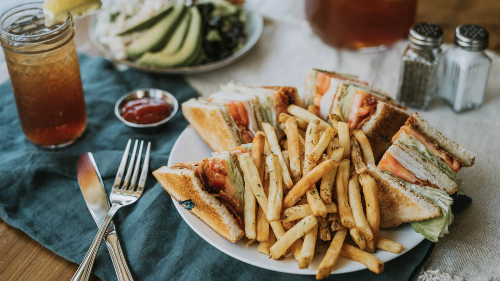 Why Country Touch Cafe Feels Like A Time Capsule Of '80s Los Angeles Breakfasts - Tasting Table