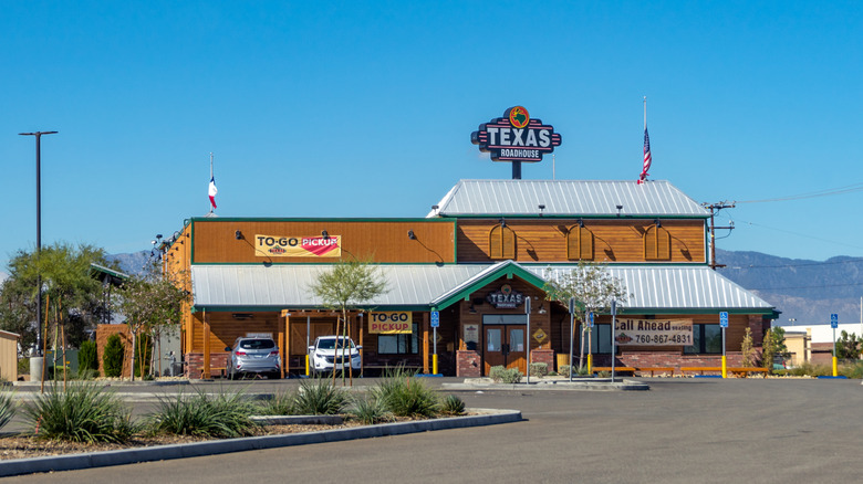 Texas Roadhouse exterior on a nice day