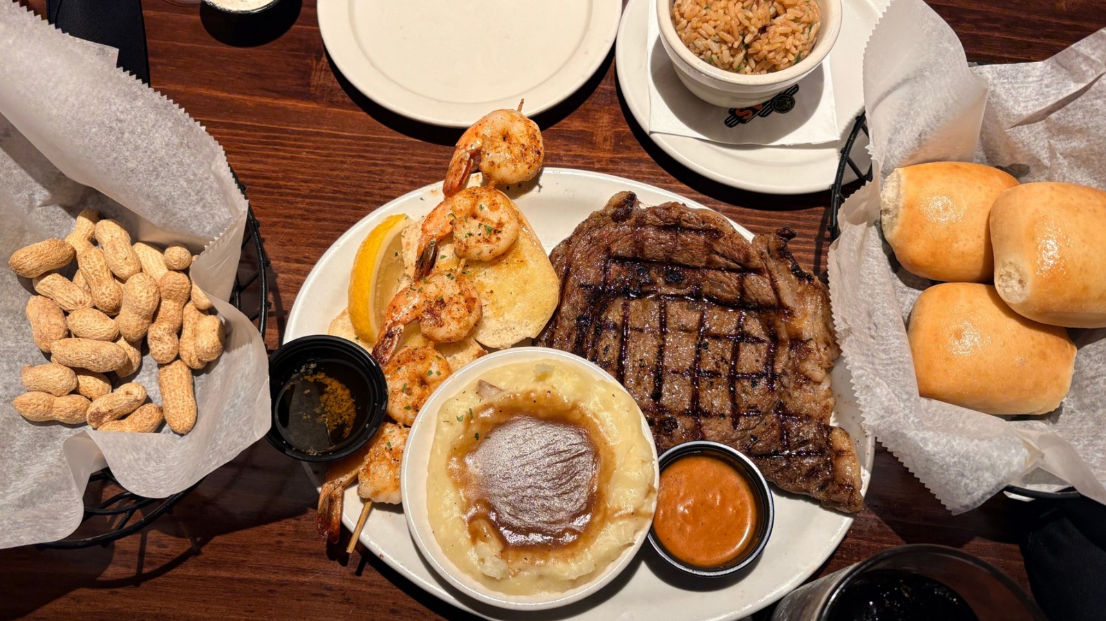 Why Doesn't Texas Roadhouse Offer Locations In Major Cities? - Tasting Table