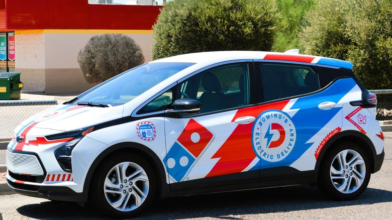 a domino's electric delivery vehicle