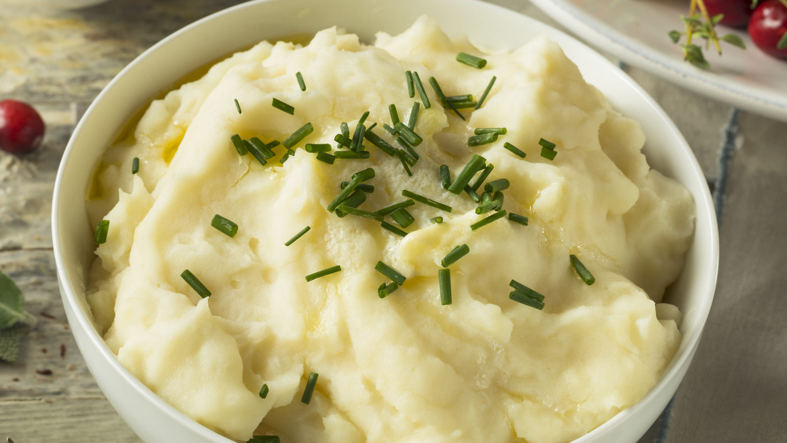 Why Dried Chives Are Better Than Fresh For Mashed Potatoes