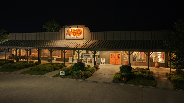 Cracker Barrel restaurant exterior at night