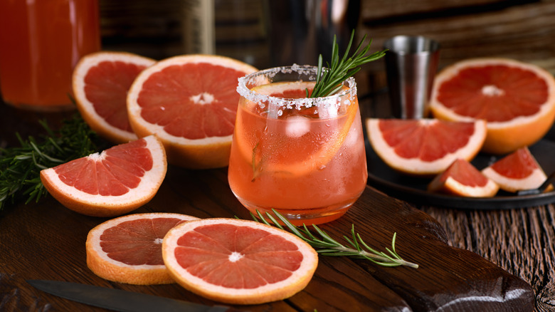 grapefruit drink and slices