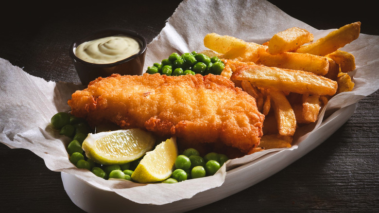 Fish and chips tartare peas