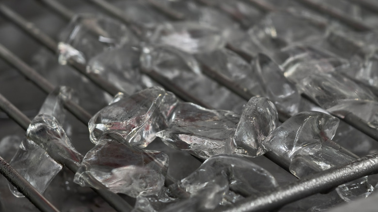 How To Clean Your Grill Using Ice