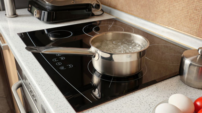 boiling water on induction stove