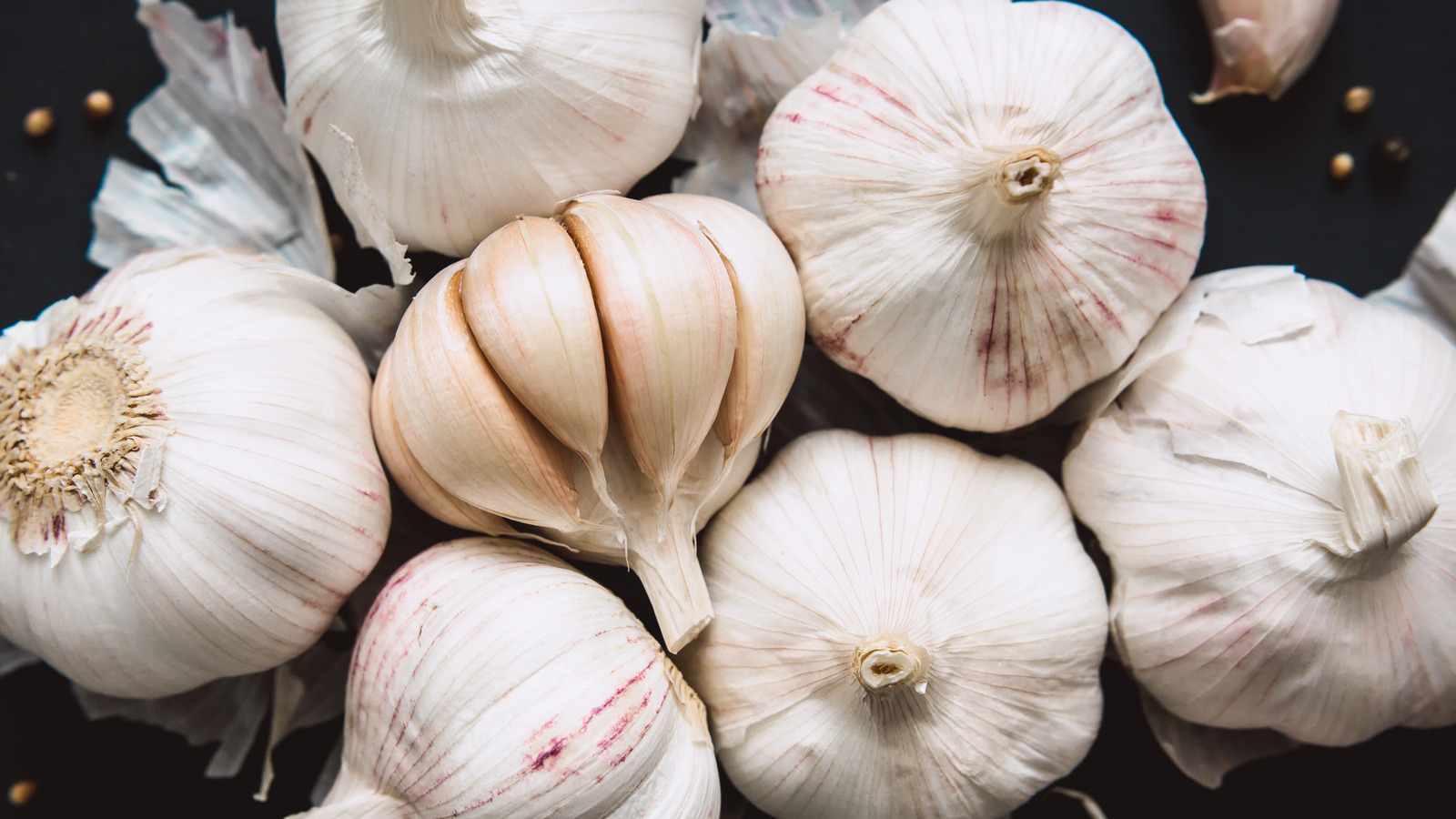Why It's A Bad Idea To Refrigerate Garlic