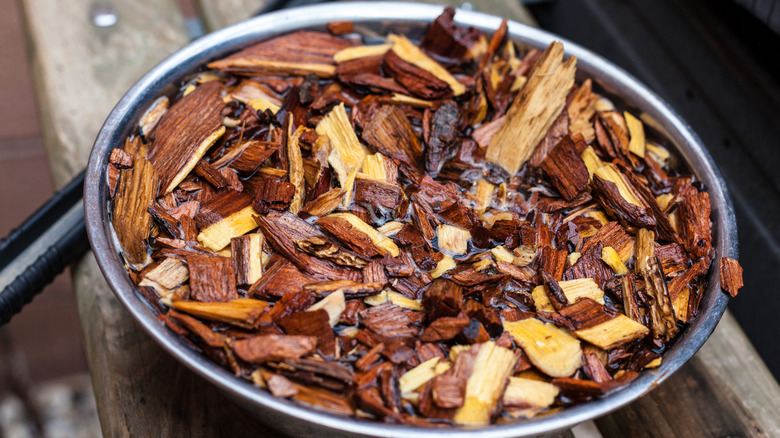 Soaking wood chips for grilling 