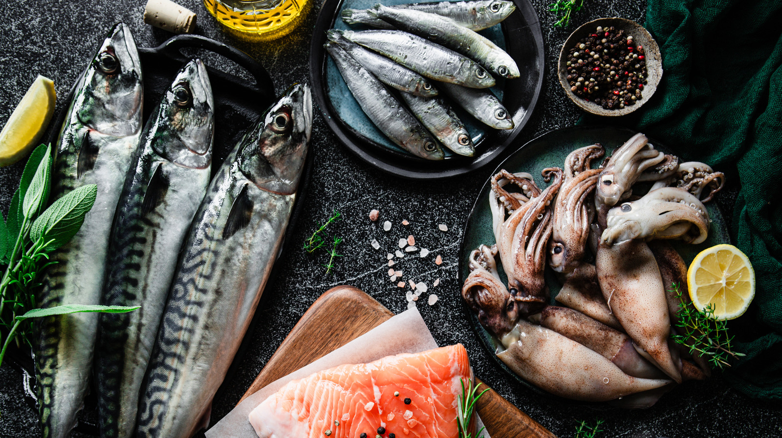 Why It's A Major Red Flag If A Seafood Restaurant Doesn't Have Seasonal Offerings - Tasting Table