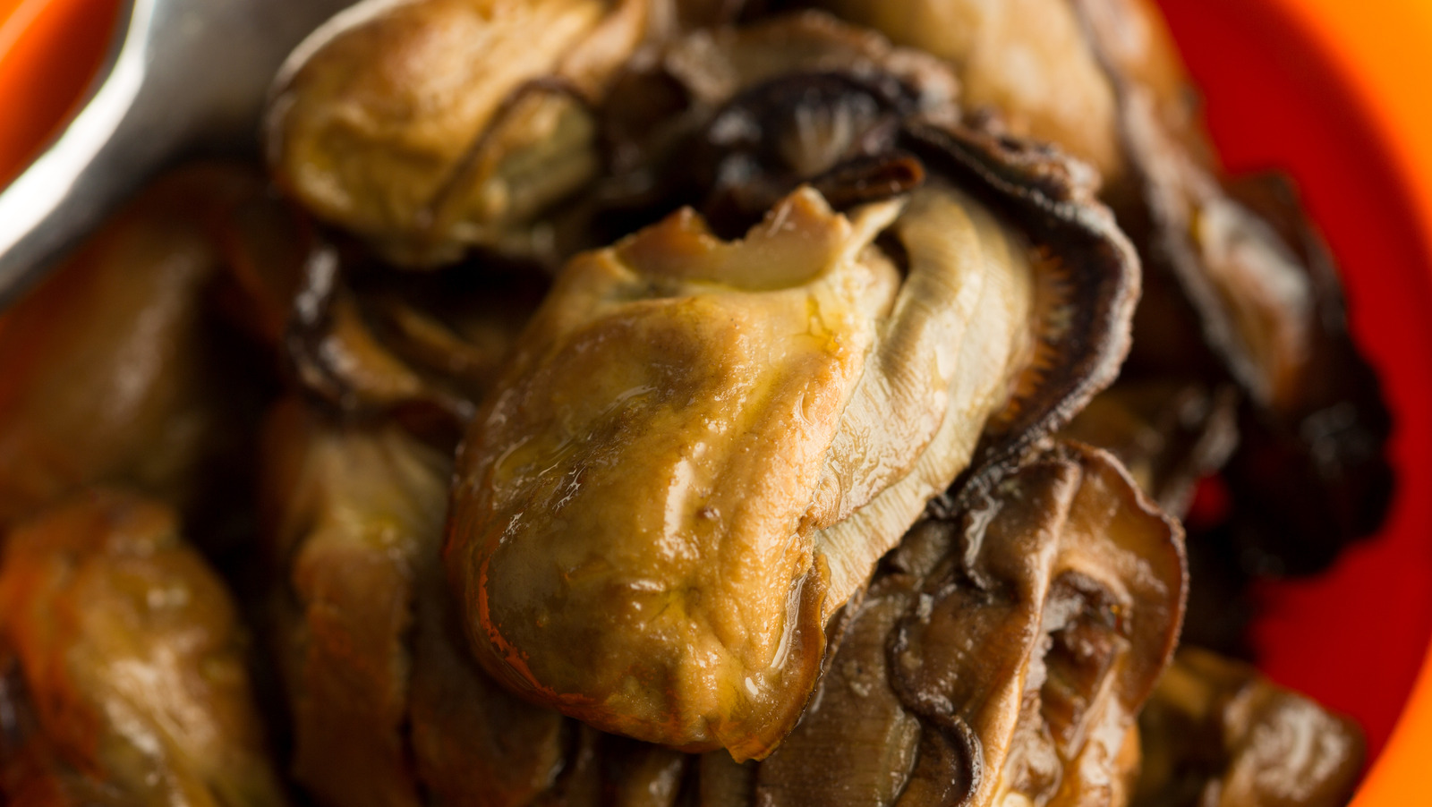 Why It's Better To Smoke Oysters Off The Shell