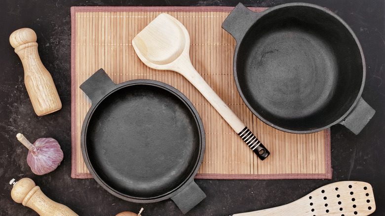 cast iron pot and pan 