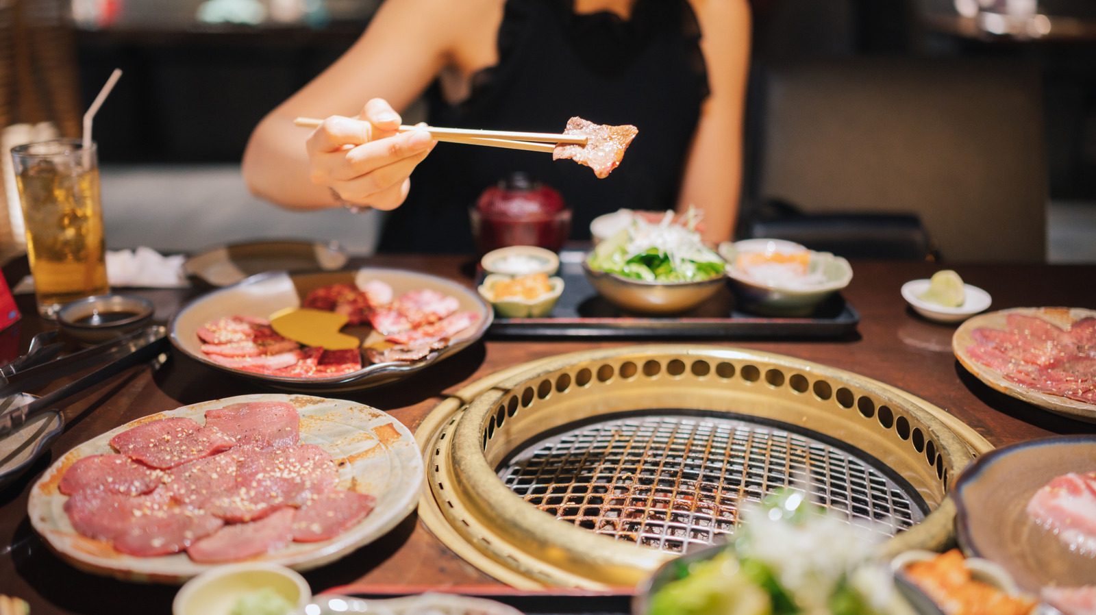 Why It's Important To Dine With A Group When Eating Korean BBQ - Tasting Table