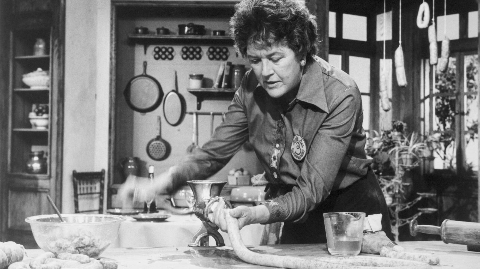 How to Make a Classic French Omelette with Julia Child, image size:1600x897