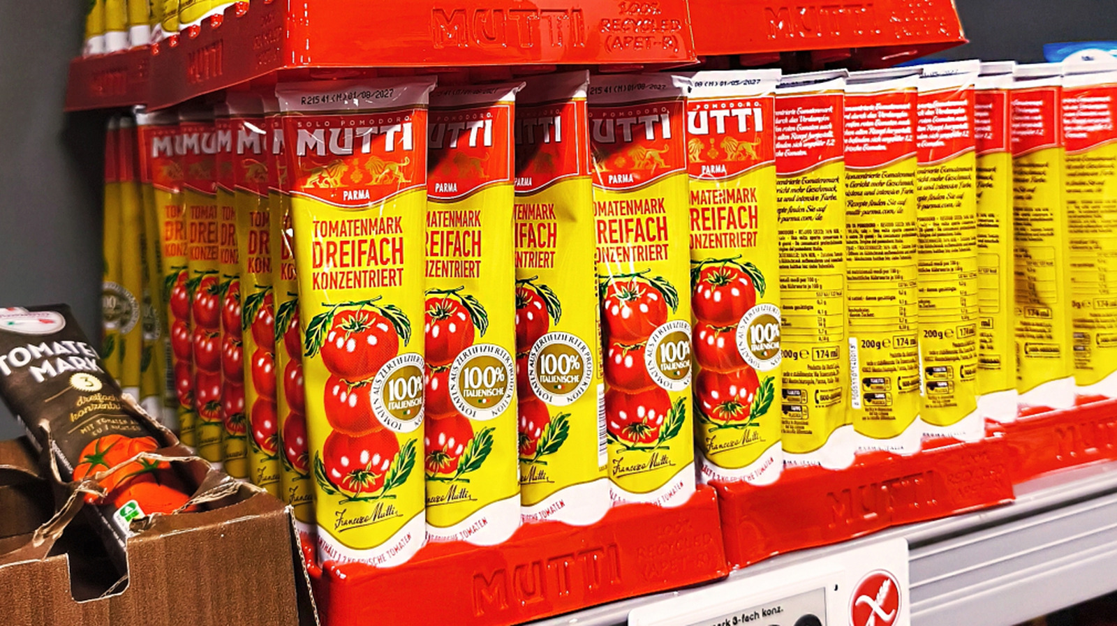 Ketchup In A Tube? Why This Packaging Is Common In Parts Of Europe - Tasting Table