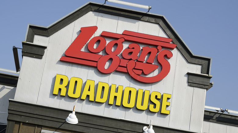 Logan's Roadhouse exterior