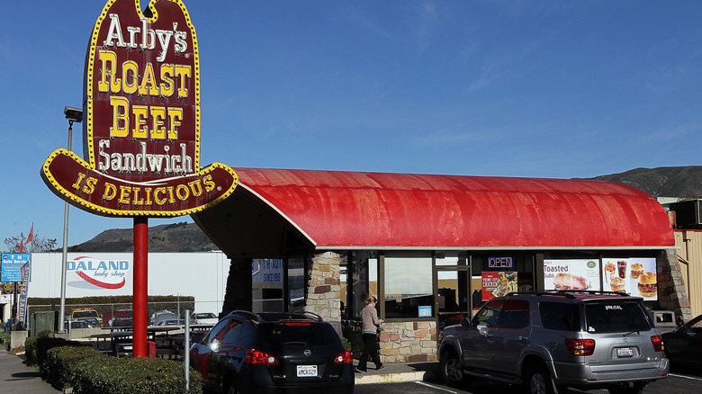 Arby's location with cowboy hat sign