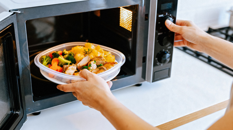 heating food in microwave