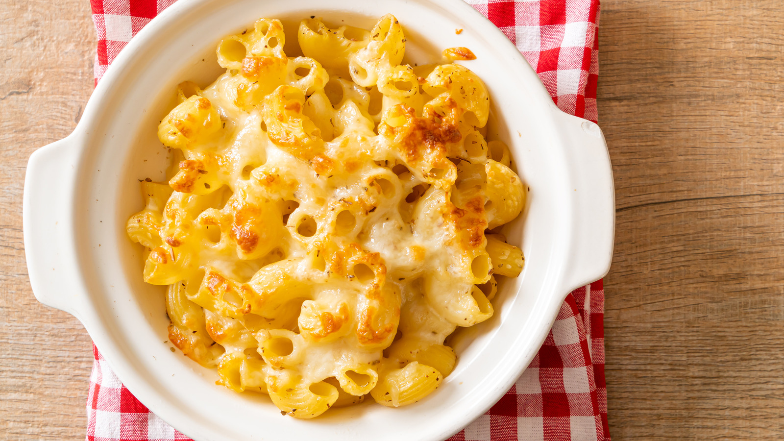 Why Overcooking The Noodles Will Help You Avoid Dry Mac & Cheese