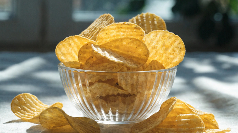 glass bowl of potato chip