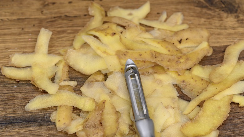 Potato peels and potato peeler