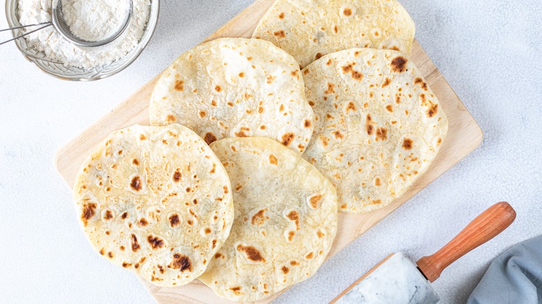 https://www.tastingtable.com/img/gallery/why-preheating-your-pan-is-crucial-for-homemade-tortillas/intro-1679344658.jpg