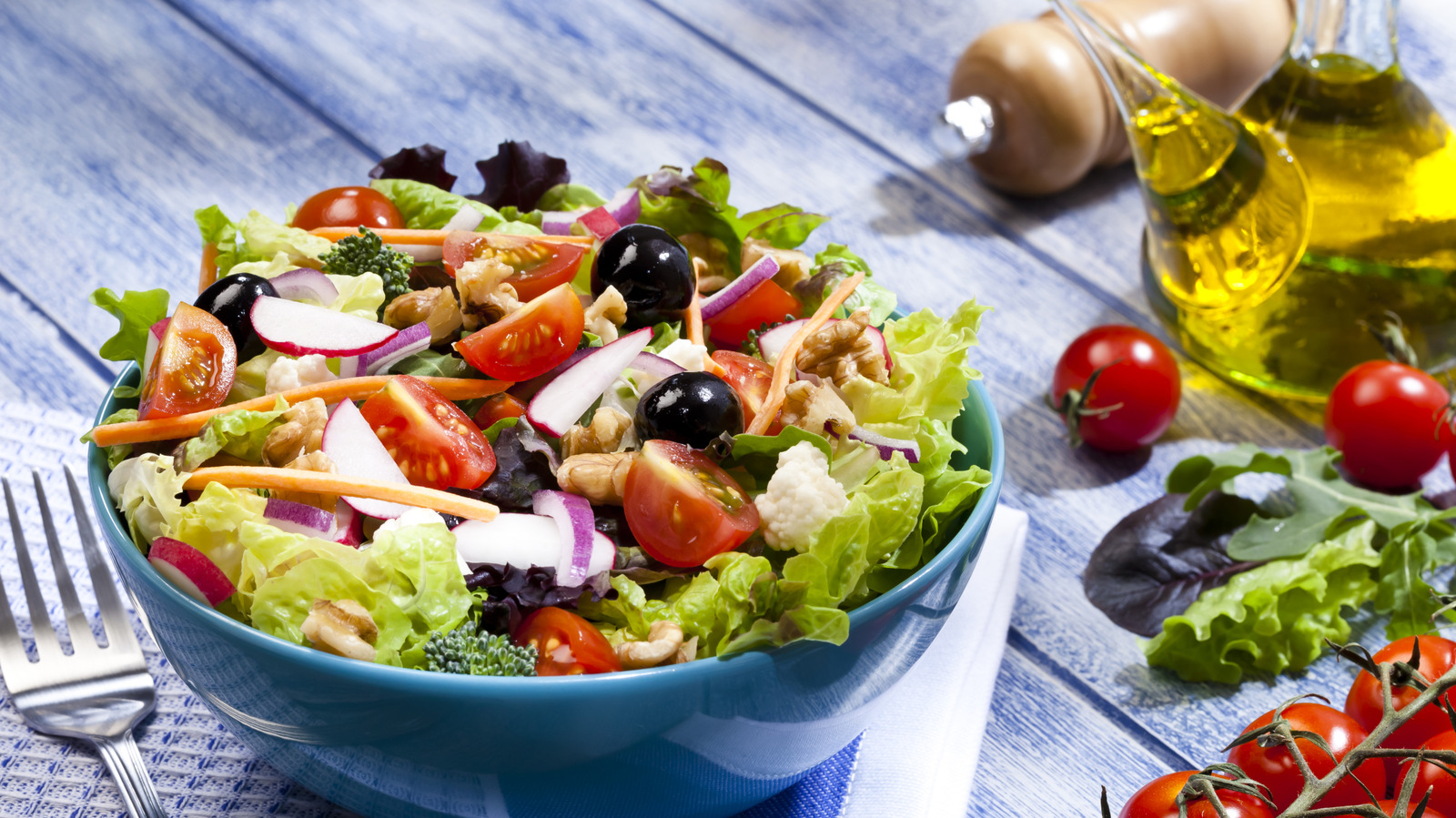 Why Restaurant Workers Almost Never Order Salads, According To Reddit - Tasting Table