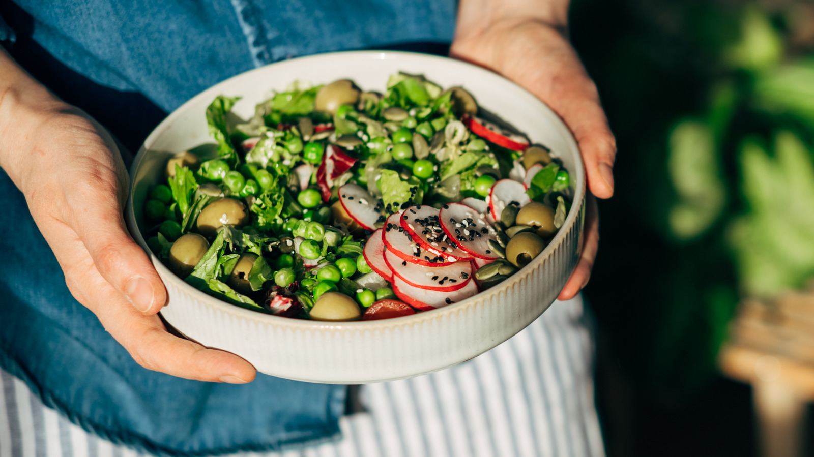 The Best Time To Eat Salad During Dinner According To The French