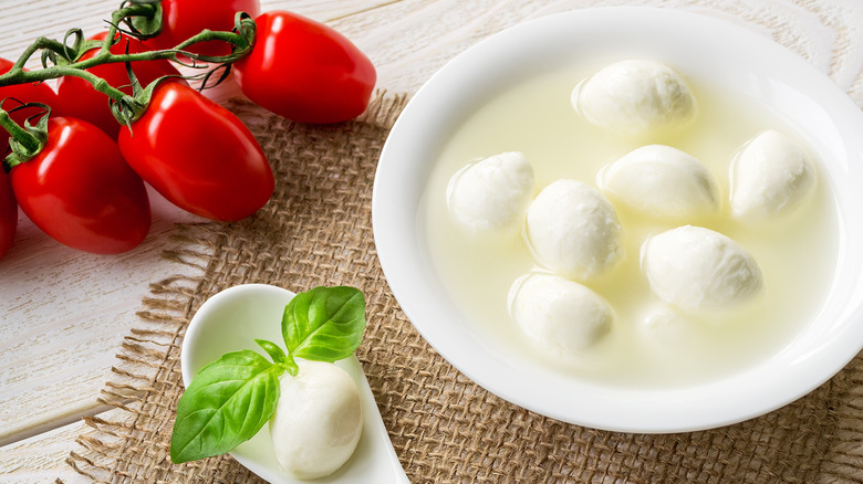mozzarella balls in brine with basil and tomatoes