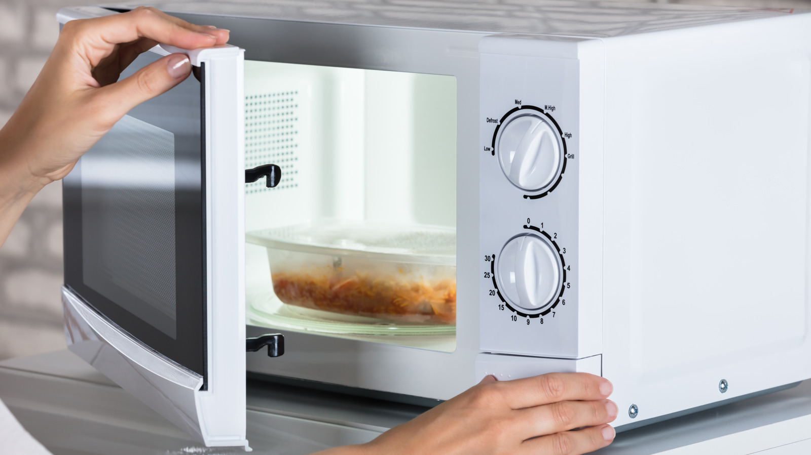 Why Some People Are Breaking Up With Their Microwaves - Tasting Table