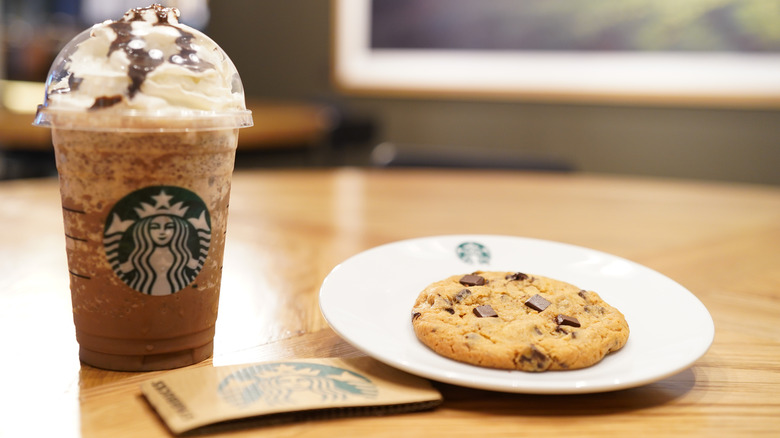 Starbucks drink and cookie