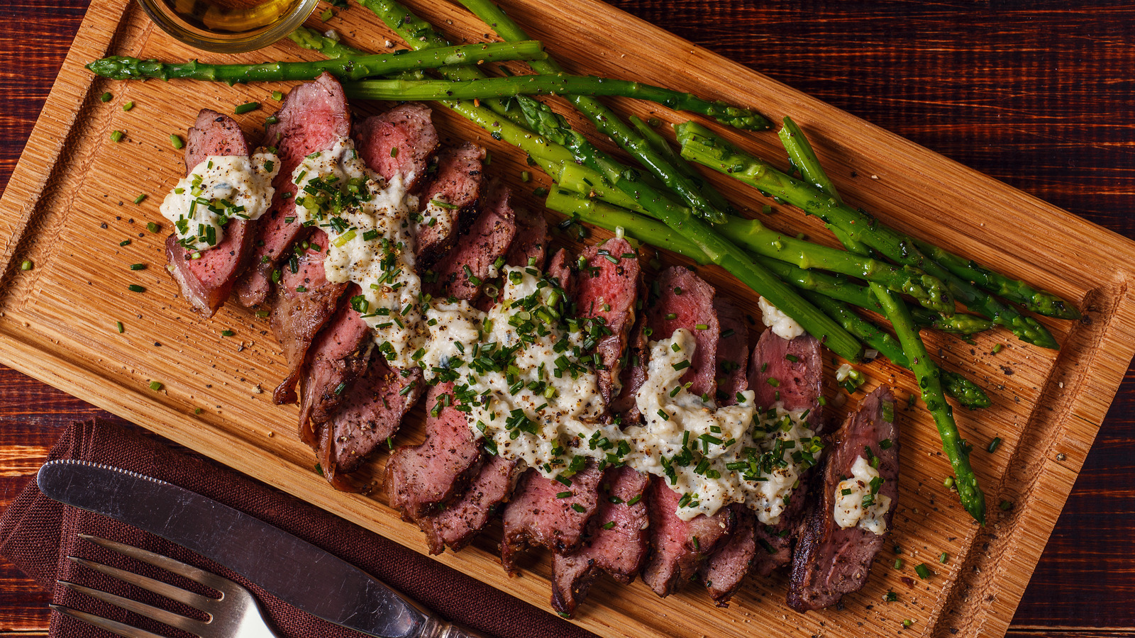 Why Steak And Blue Cheese Make A Heavenly Pairing